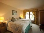 Twin bedroom